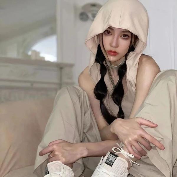 年轻女孩爱过来